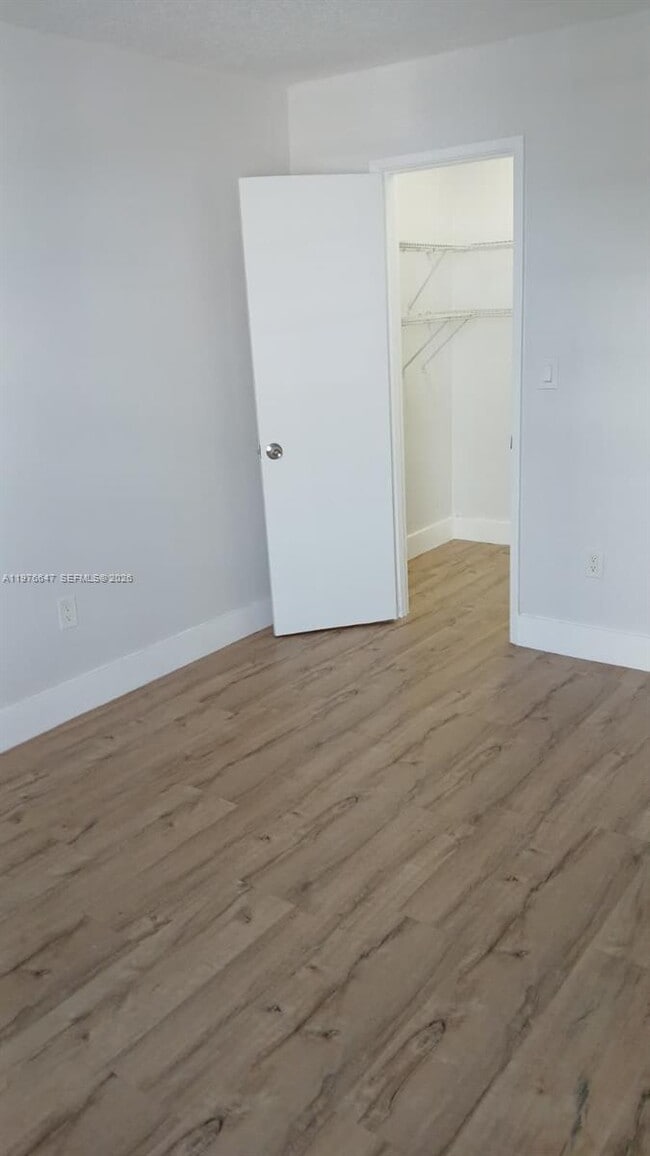 Building Photo - 8820 Fontainebleau Blvd