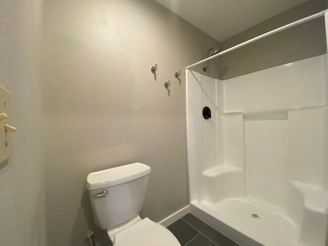 Building Photo - Beautiful 3bed, 2bath 2,550sq.ft. home in ...