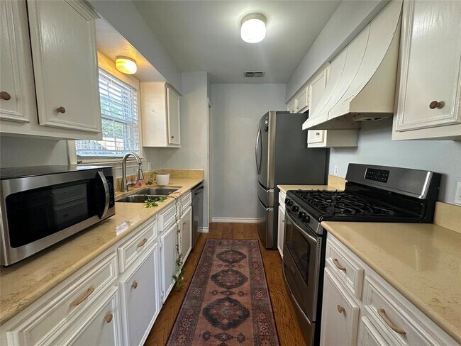 Building Photo - 5300 Suburban Dr