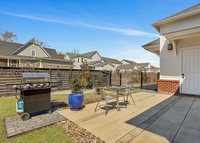 Building Photo - 2028 Ironstone Aly