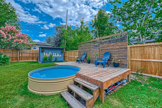 Building Photo - 2210 Saxon Dr