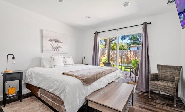 Building Photo - 2 bedroom 1 bath