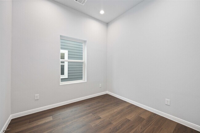 Building Photo - 18831 Luminescent Ln