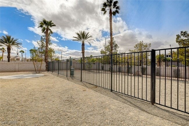 Building Photo - 10164 Tree Bark St