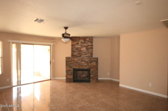 Building Photo - 10533 W Louise Dr