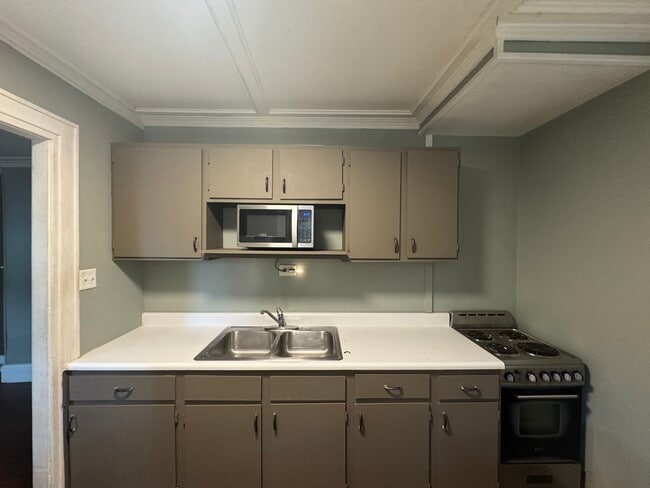 Building Photo - 169 Paddock St