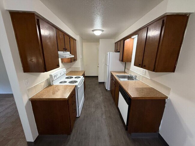 Building Photo - 3820 Iberis St NE