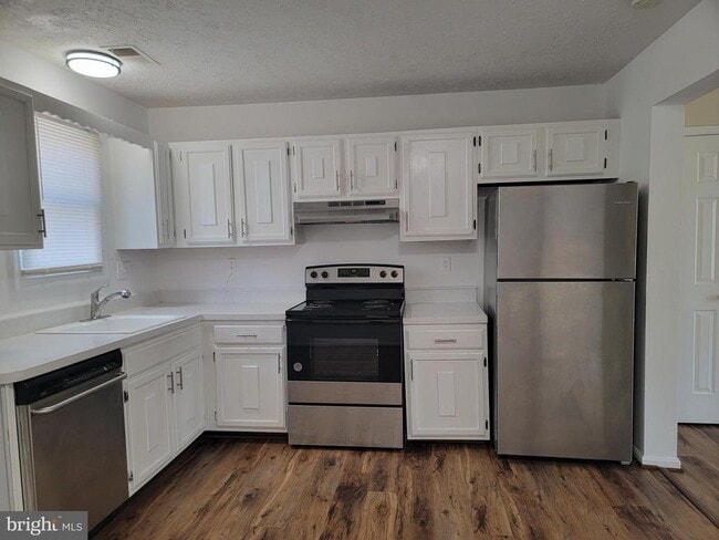 Building Photo - 4197 Drake Ct