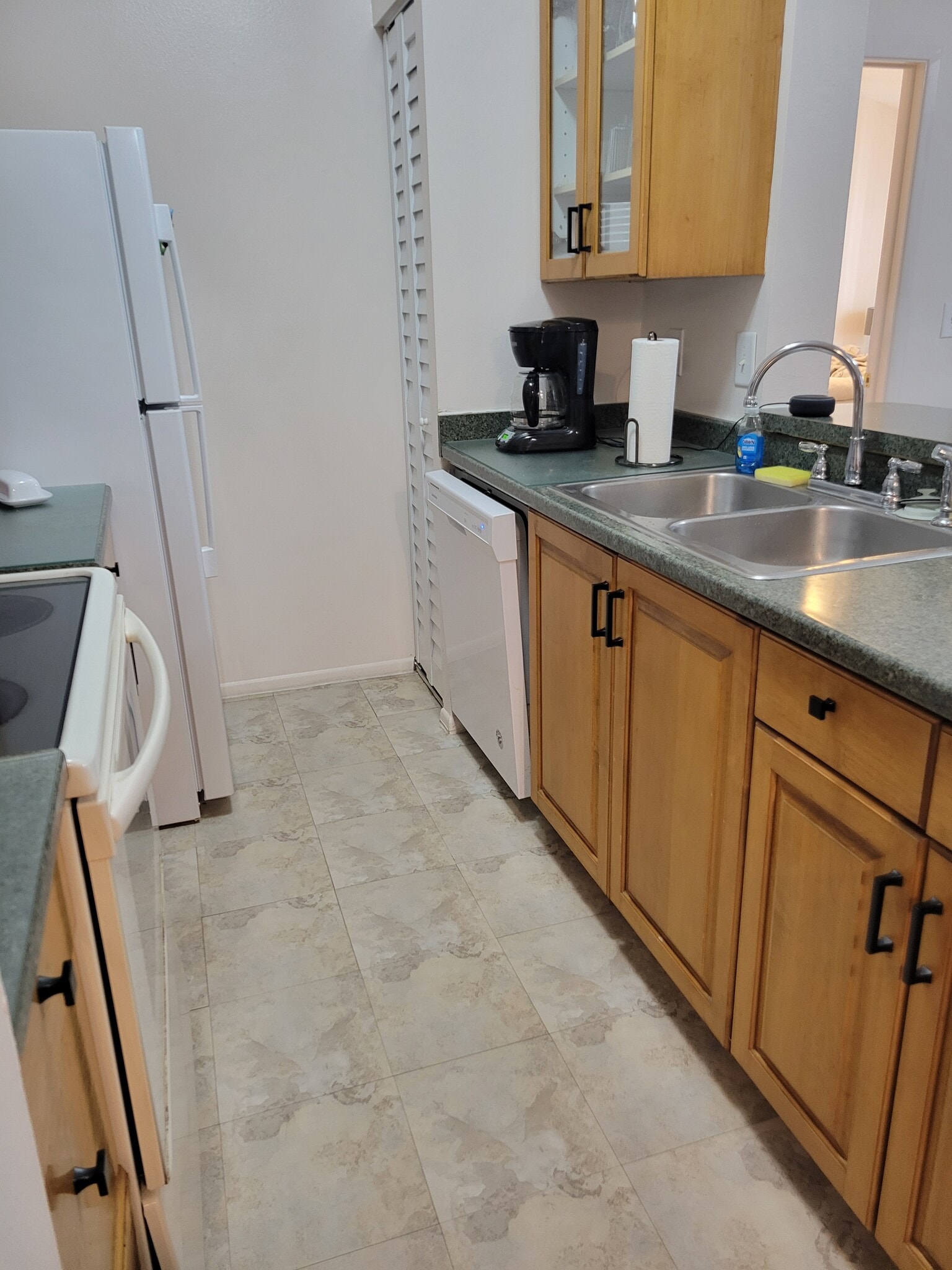 Kitchen - 2050 Hunters Glen Dr