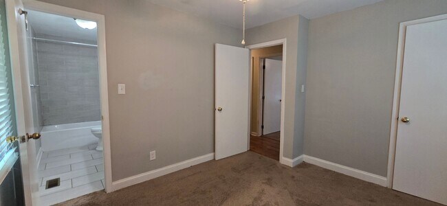 Building Photo - 5023 Hampshire Dr