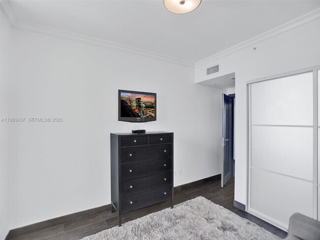 Building Photo - 17875 Collins Ave