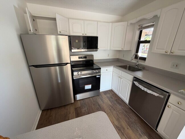 Building Photo - 2454 SE Garden Terrace