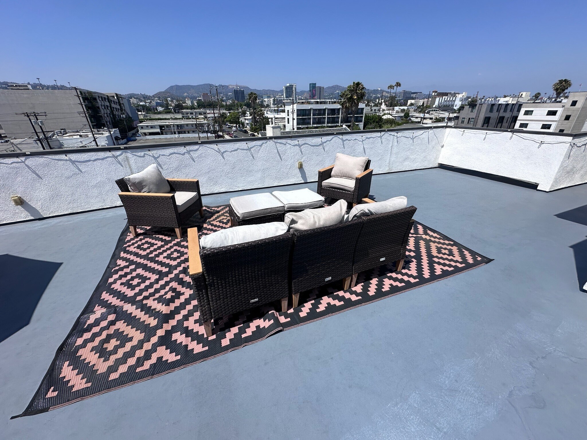 Shared Rooftop with BBQ - 935 N Hudson Ave
