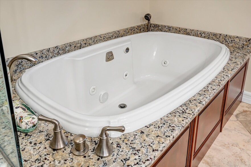 Building Photo - 15 Brazillian Ct