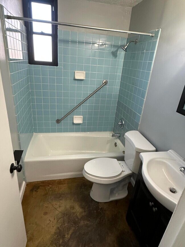 Building Photo - 703 Wilkinson Blvd