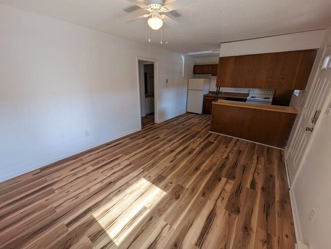 Building Photo - COMING SOON! Cozy 1 bedroom 1 bathroom loc...