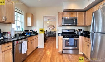 Building Photo - 74 Brooks St