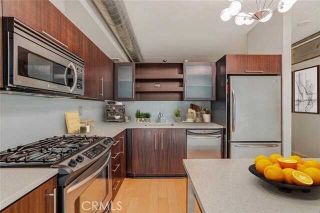 Building Photo - 1100 S Hope St