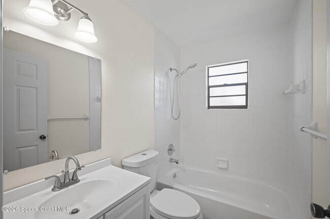 Building Photo - 1780 Stewart Pl