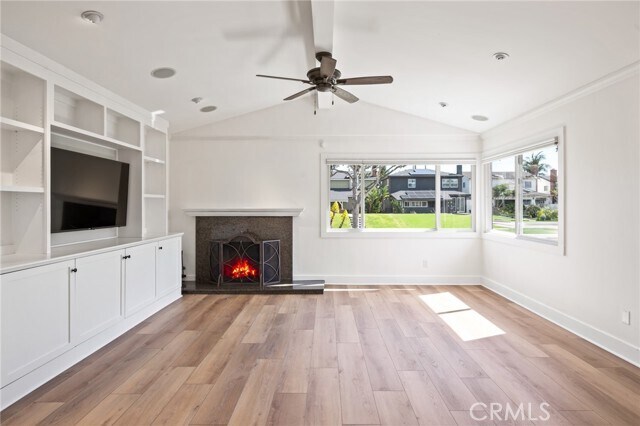 Building Photo - 413 N Paulina Ave