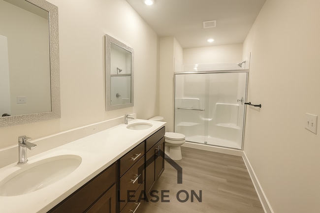 Building Photo - Spacious 3 Bedroom Home with Oversized Primary Suite near Webb & Pawnee