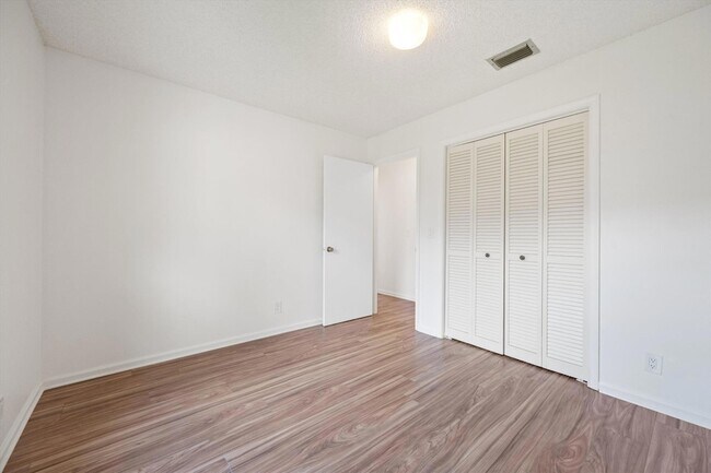 Building Photo - 13511 Jonquil Pl