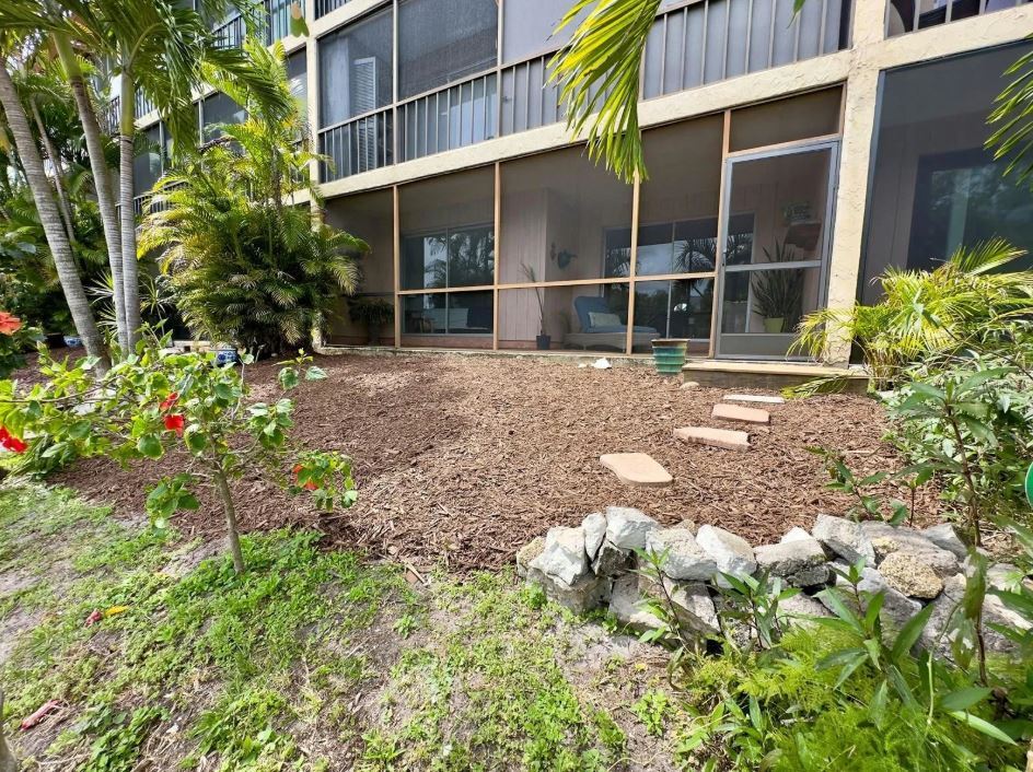 Building Photo - 1650 Pine Tree Ln