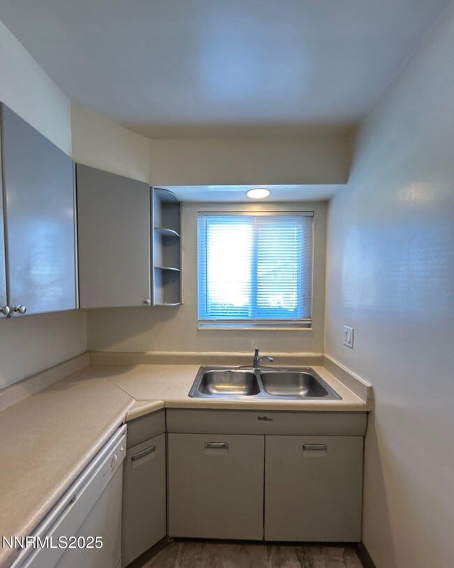 Building Photo - 236 18th St