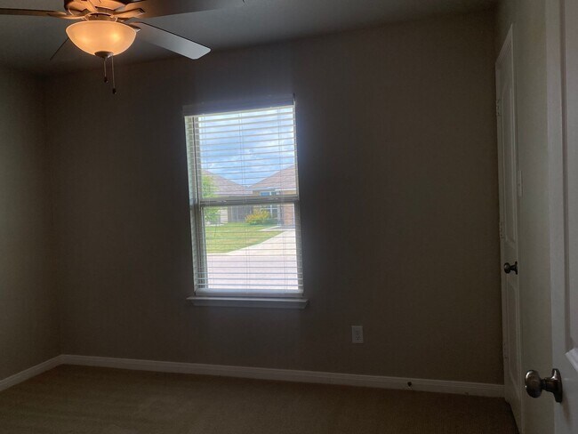 Building Photo - 4 BEDROOM CORNER LOT