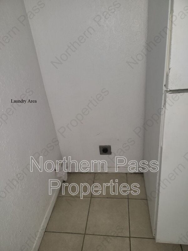 Building Photo - 4014 Lincoln Ave