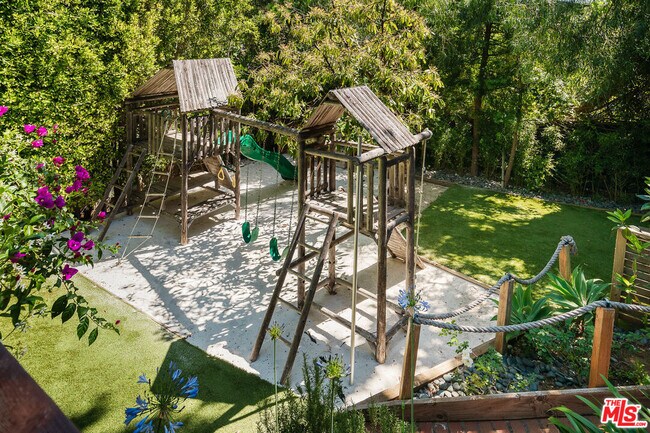 Building Photo - 26237 Fairside Rd