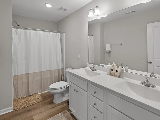 Building Photo - Room in House on Bounty Cir