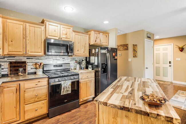 Building Photo - Cozy & Fully-Furnished West Asheville 2-Be...