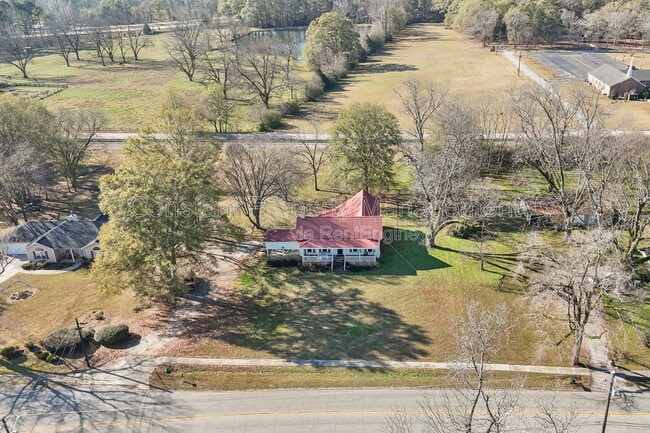 Building Photo - 138 Main St