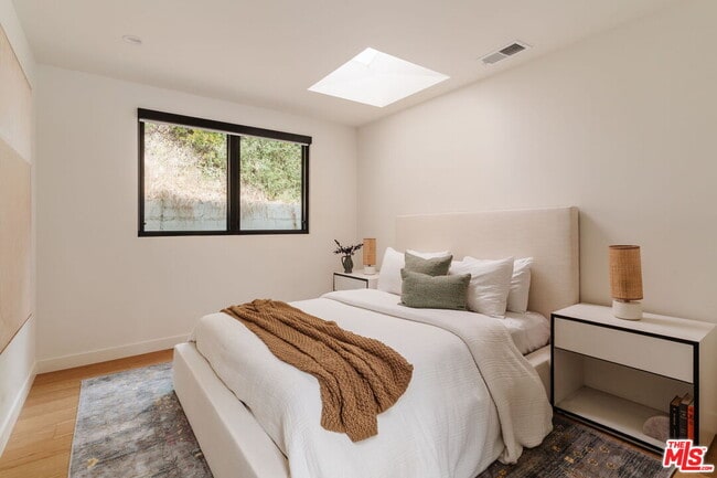 Building Photo - 9849 Portola Dr