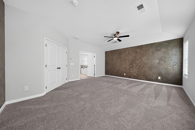 Building Photo - 63 Lee Rd 2234