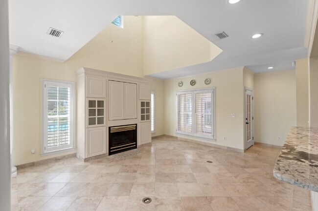 Building Photo - 3 bedroom/ 2.5 bathroom in Destin, FL!