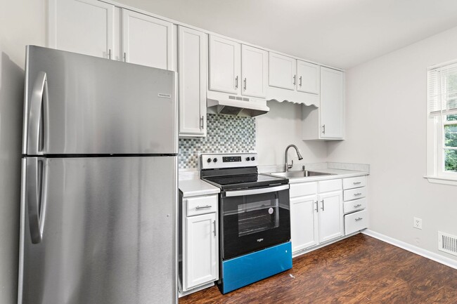 Building Photo - Beautifully Updated 1/2 Duplex in Prime Kansas City Location!