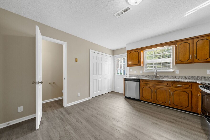Building Photo - 261 Winters Ct