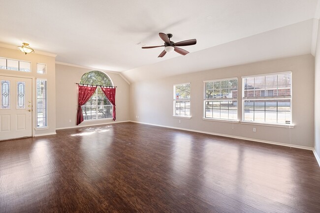 Building Photo - Dream Home Alert in Pflugerville