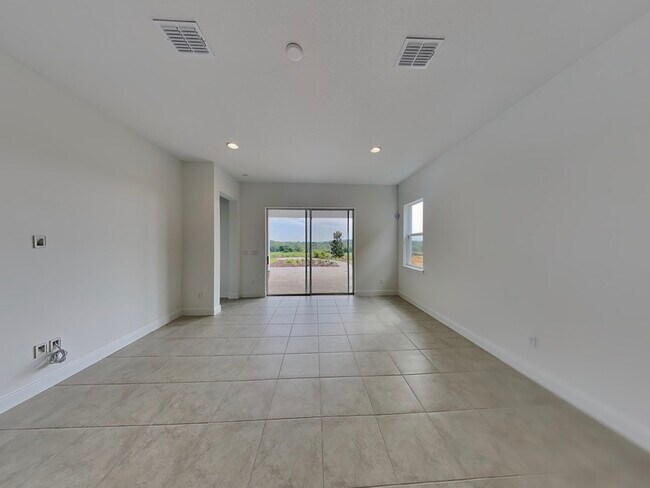 Building Photo - 15709 Vetta Dr