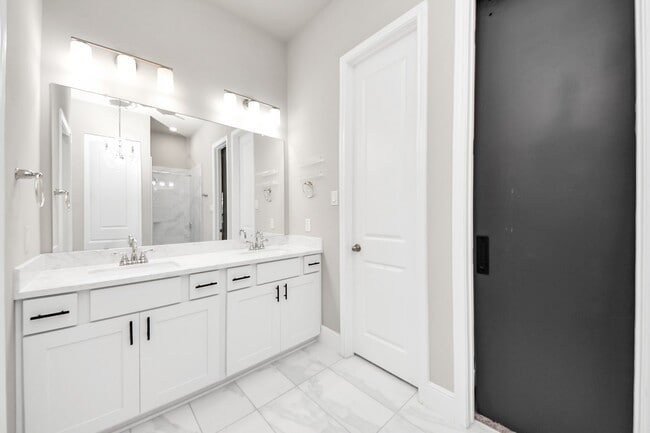 Building Photo - 10719 Lacaille Ln