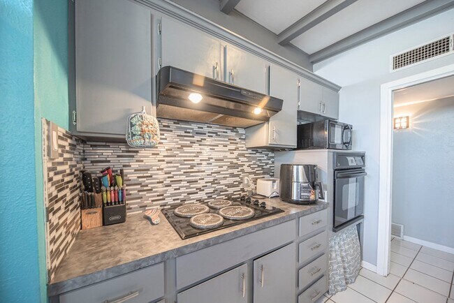 Building Photo - 2901 Nabors Ln