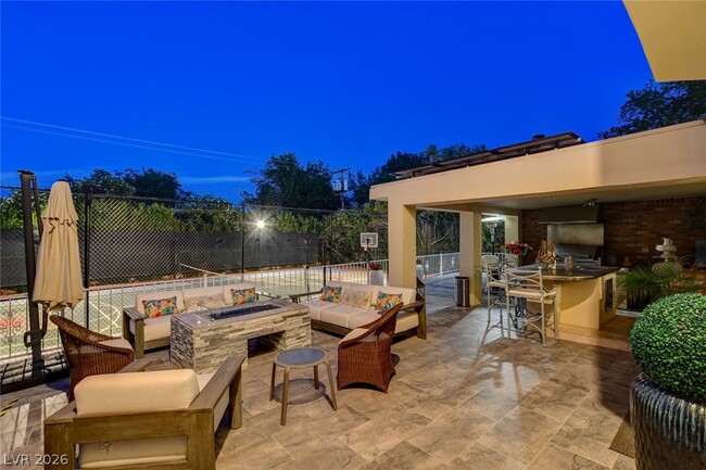 Building Photo - 7001 Alamitos Cir