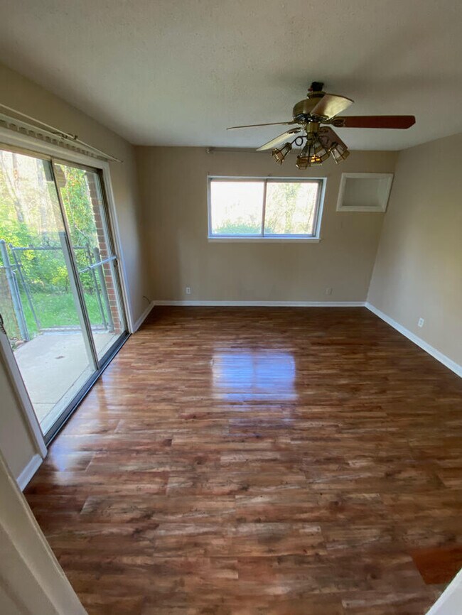 Building Photo - North Shore Area 2 Bedroom Duplex