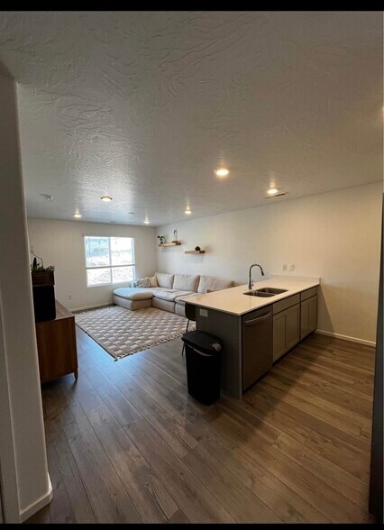 Building Photo - 3182 E Elkhorn Ln