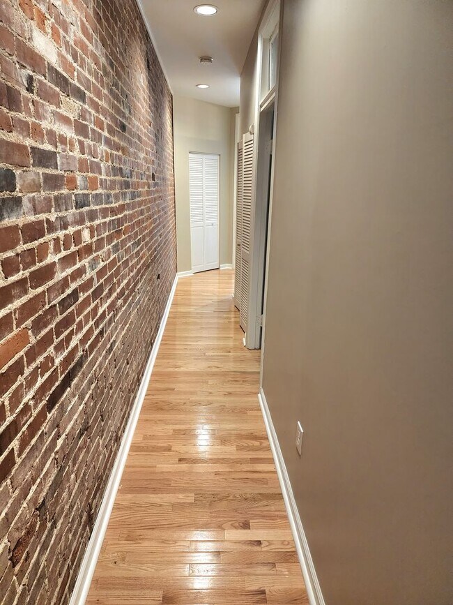 Building Photo - 2030 Rutger St