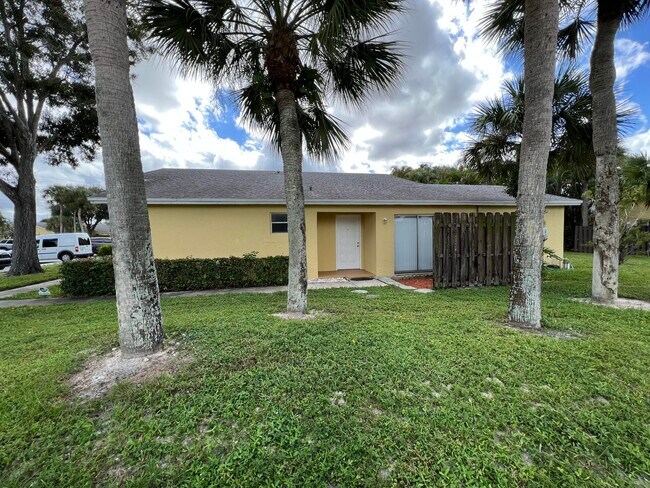 Building Photo - 210 Sparrow Dr