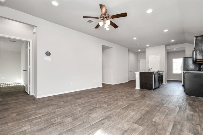 Building Photo - 9882 Laurel Lake Dr
