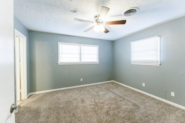 Building Photo - 5426 25th St